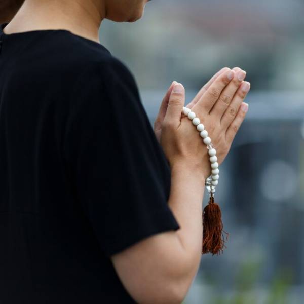 父の葬式で…夫「どこいる？」妻「え、家だけど？」突然、斎場から消えた妻に『理由』を聞くと…⇒夫「どうしたんだよ！」