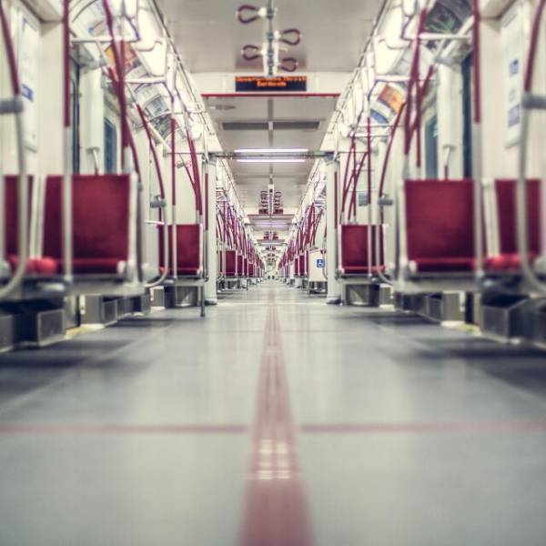 電車の優先席で…女「年寄りに席を譲れ！」体調不良の私「すみません！」後日⇒なぜか目をつけられてしまい…”まさかの事態”に！？