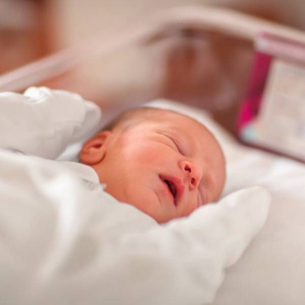 出産後、目を覚ますと…「赤ちゃんはどこ！？」生まれたばかりの娘が”消えた”！？⇒急いで夫を問い詰めると…『衝撃の事実』に愕然！！