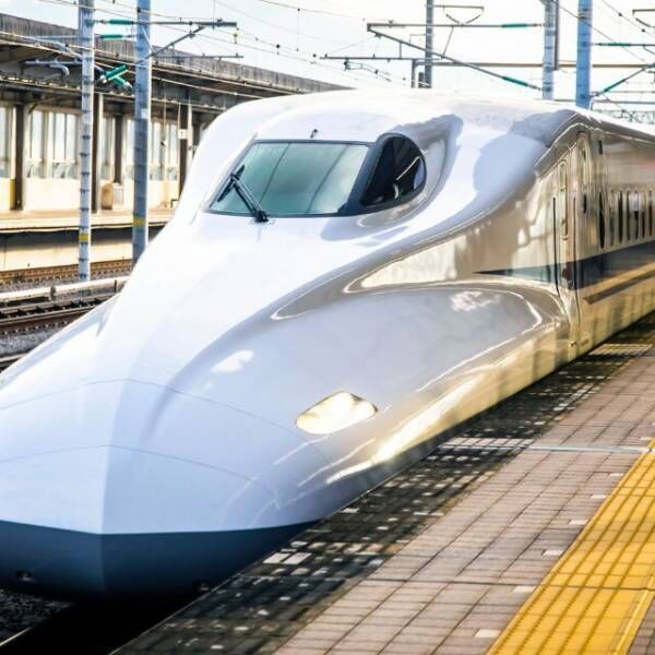 新幹線で泣く娘に…「なんで赤ちゃん連れてくるのよ！」大声で文句を言い続ける乗客。すると→しびれを切らした男性客が動き出す！？