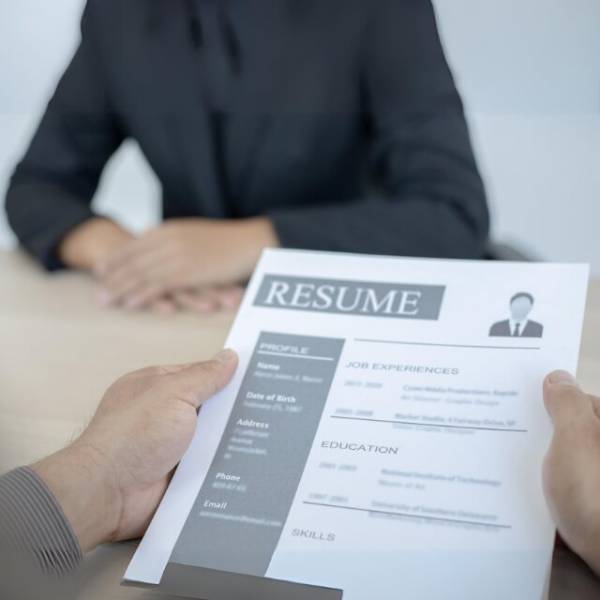 面接で知り合った就活生「人事なんて人を見抜く力ない（笑）」「…そうですか」しかし、”直後返ってきた言葉”に⇒就活生「…へ？」