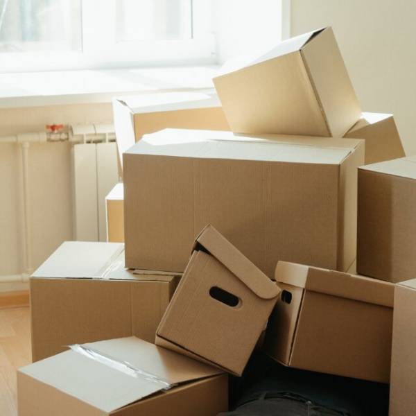 帰宅すると…家に届いていた”大量の荷物”に違和感。「説明して」「いやあ…」夫から語られた”まさかの暴露”に「はあ！？」