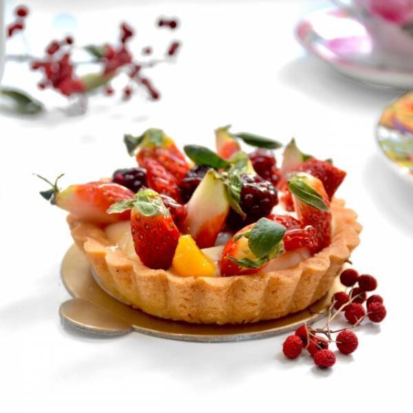 開店前のカフェに入店した客「早くスイーツを出しなさい！」店長「え！？」⇒”フルーツタルト”を出すと…客のさらなる要求に「はあ～？」