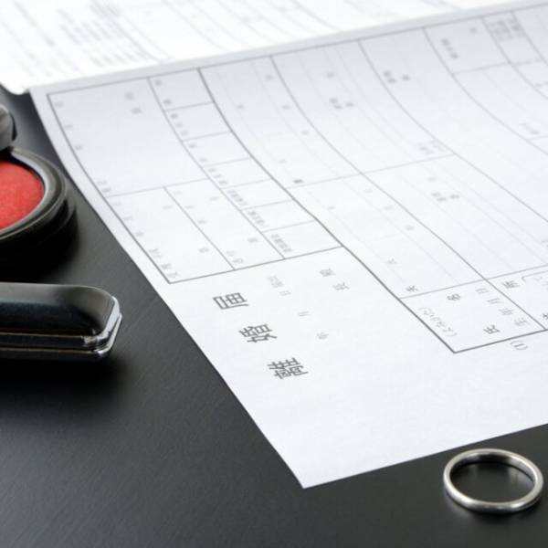 「体調不良で入院になったの」退院日に現れたのは”浮気相手”を連れ『離婚届』を持ってきた夫！？しかし1年後→「戻ってきてくれ…」「へ」