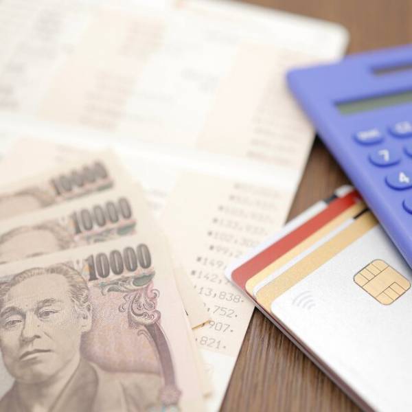 転職後の給料振込を確認した妻「1万ですって…！？」夫「いや、それは違くて」⇒1ヶ月後…夫「あのさ1万”円”じゃなくて」妻「え」