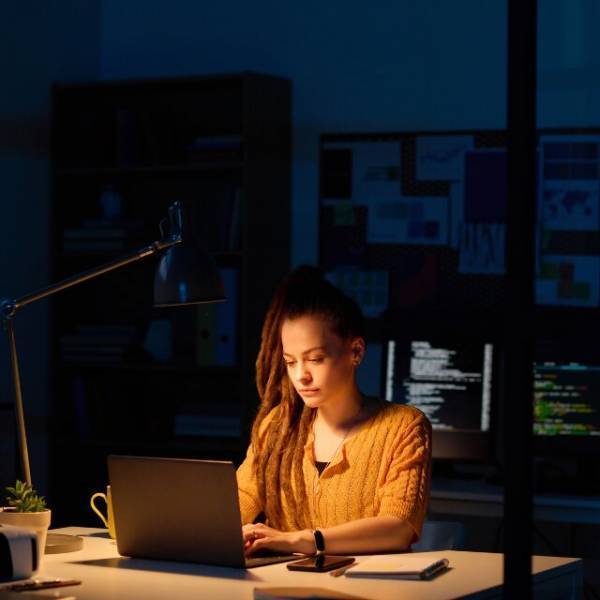 連日残業の社員「今日こそ寝ないと…」定時帰宅を要請すると⇒上司「定時で切り上げていいけど…」”衝撃の提案”に絶句…