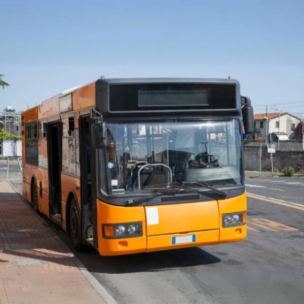 バスで…2人の”教師”が『学校の愚痴』を大声で話す！？注意した乗客「まずいだろ、それは」教師「失礼ですけど…」⇒続けた言葉に衝撃！