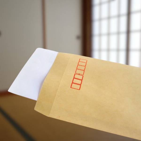 突然届いた父の訃報。葬儀を終え、遺品整理をしていると…「これって」”1通の封筒”から衝撃の事実が明らかに…！？