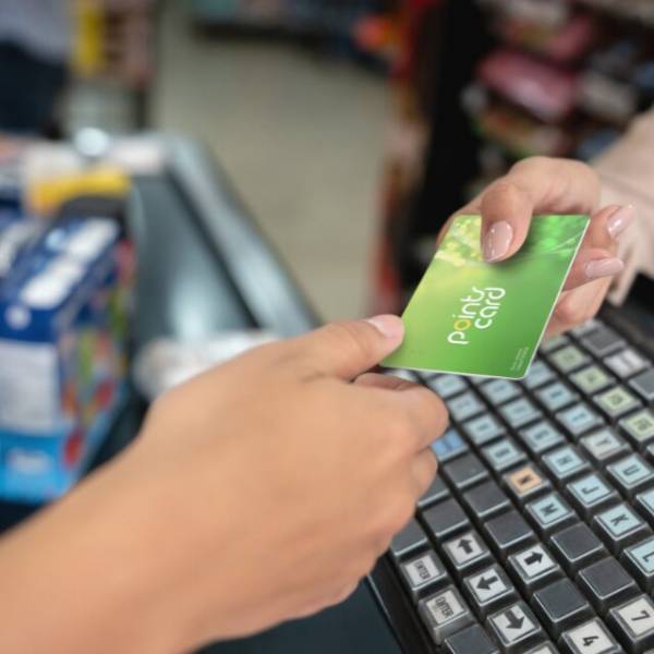 コンビニで…店員「ポイントカードお持ちですか？」無視する客「…」しかし会計後⇒「あの！」客が【放った言葉】に店員「は？」