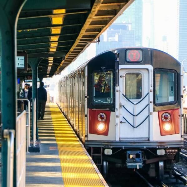 満員電車で…年配女性「ちょっとつめてくれる？」中学生「ここ優先席じゃねえから！」⇒次の瞬間、中学生の”衝撃行動”にヒヤッ