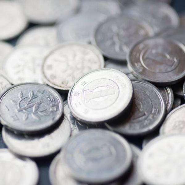 コンビニのレジで…客「急いでるんですけど～」店員「え…」大量の『1円玉』で支払いする客だが…⇒勤続5年の”凄腕対応”で危機脱出！？