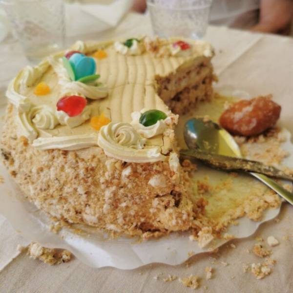 ケーキ屋で…客「シェアするのでフォーク2本ください」店員「わかりました」直後⇒店員がとった【行動】に「ええ！？」