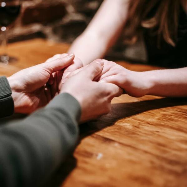 妹「まだ怒ってるの～？（笑）」姉「あんたねえ…」”姉の彼氏を奪った”はずだったが…次の瞬間⇒彼が放った【耳を疑う一言】に…妹「へ？」