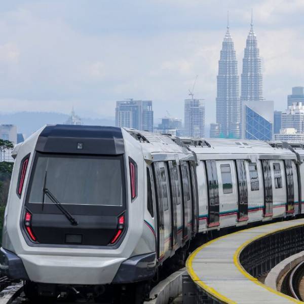 朝の電車で…「ここどうぞ」妊婦が座ろうとしたら…突然、男が体当たりして席を奪った！？しかし数時間後⇒男は”青ざめる”事態に