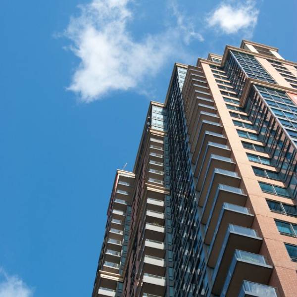 浮気相手「タワマンからも出ていってね♡」妻「出ていかないわ。だって…」離婚を聞きつけた浮気相手だが…⇒妻の一言で形勢逆転！？