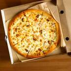 【デリバリーピザ】を毎日のように食べ続ける男性。健康に気を使い”野菜中心”のピザを食べると…⇒「うっ…」