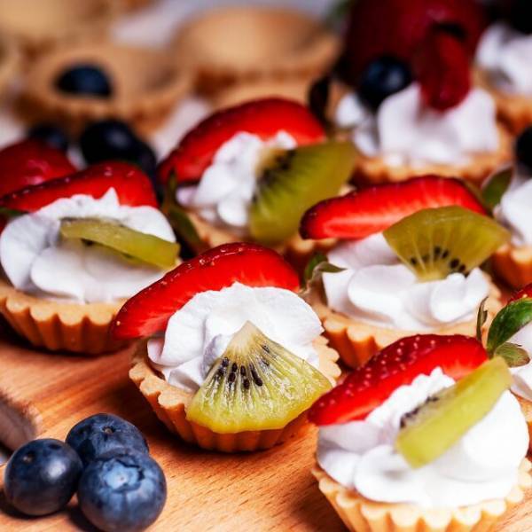 カフェで…出された”タルト”に違和感！？客『何様のつもり？』店長『他のお客様の迷惑に…』⇒数日後、客が再来店したワケに愕然