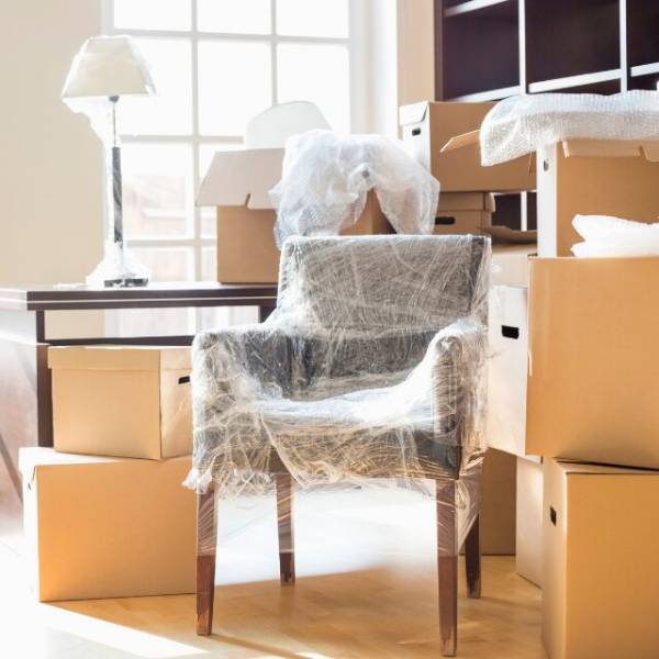 休日に…上司「緊急で来てほしい！」部下「引っ越しの手伝いに呼んだんですか！？」さすがに”注意”すると→部下「脅しじゃないか…」