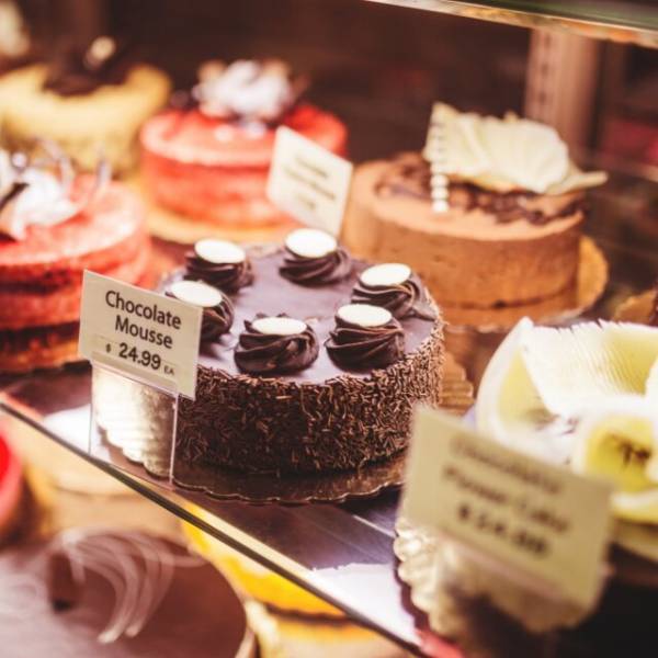 行きつけのケーキ屋から出てきた義母を目撃！店員「嫁に”大丈夫”と伝えてって」嫁「どんな注文でしたか？」話を聞いた途端…嫁「えっ！」