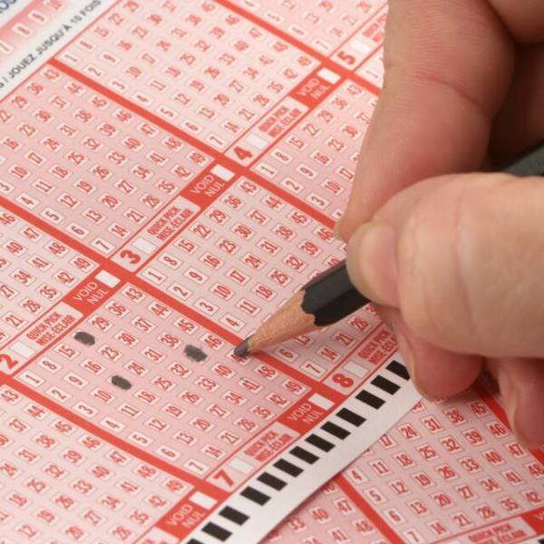 宝くじで”高額当せん”した叔父…「私には何％わけてくれるの？」叔父「実は…」続けて放った”言葉”に「は！？」