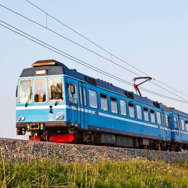 満員電車で…年配女性を”蹴り飛ばした”中学生「優先席じゃねーから！」直後⇒すべてを見ていた乗客の”行動”で顔面蒼白…