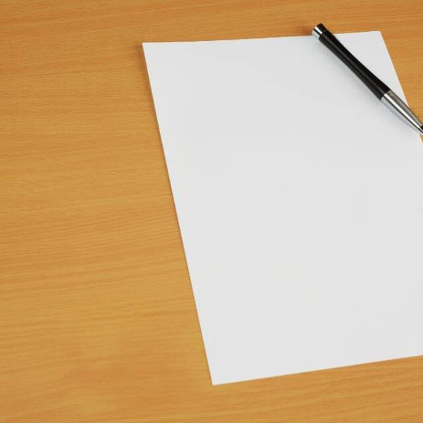 出社して…『倒産しました』妻に報告すると「大丈夫！」慰める妻だったが⇒翌朝、机の上の”1枚の紙”を見て「え？」