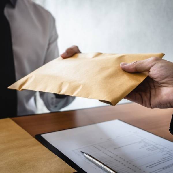 弟「もう仕送りしなくていい。絶縁な（笑）」姉「わかったわ」しかし1ヶ月後⇒弟から”SOS連絡”！？姉のまさかの『返答』に「へ？」