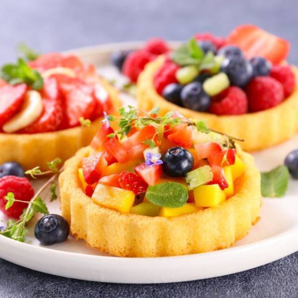 カフェで…『自慢のフルーツタルト』を提供して数日後…”悪評レビュー”が殺到！⇒その後わかった【レビューの真相】に驚愕！！