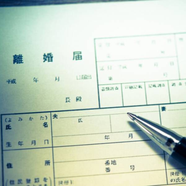 夫と結婚後3年…「幼なじみと結婚する！」「は？」しかし、離婚後半年が経ち…⇒「助けてくれ！」夫からの”緊急連絡”で形勢逆転！