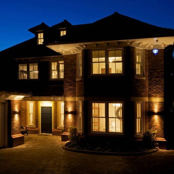 夜中に目が覚めて…「電気つけてたっけ…？」一人暮らしの家に違和感…⇒恐る恐る確認すると、次の瞬間「助けてっ…！」