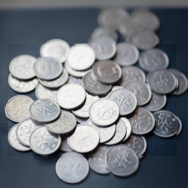 コンビニで…店員「380円です」客「じゃあこれで…」大量の『1円玉』で支払いする客⇒しかし、ベテラン店員の”凄腕対応”で危機脱出！？