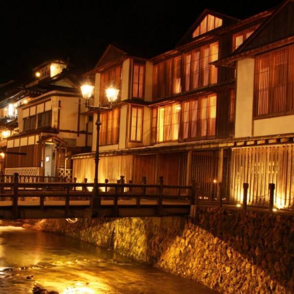 旅館でカップルが退室した部屋を清掃中…従業員「ん？おかしい」「これって…！？」”客室に残されたもの”を見て青ざめた理由