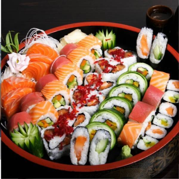 歓迎会で…【200万円分】の高級寿司を囲ってママ友親睦会！？「会計よろしく」しかしその後⇒私からの返信を見たママ友「そんな…」