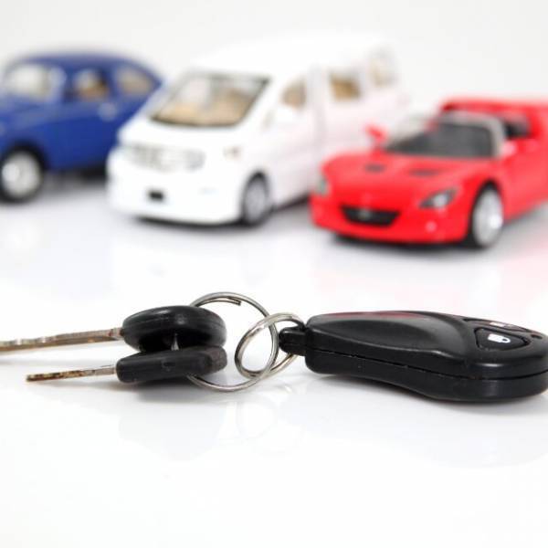 『新車』を購入して数日後…職場に突然”車の担当者”が！？⇒その後”1本の電話”をした私「納車前ですけどキャンセルで」車屋「えっ」