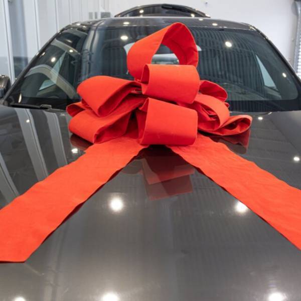 初めて『新車』を購入した数日後…職場に”車の担当者”が来た！？⇒その後、私「納車前ですが…」購入をキャンセルしたワケ