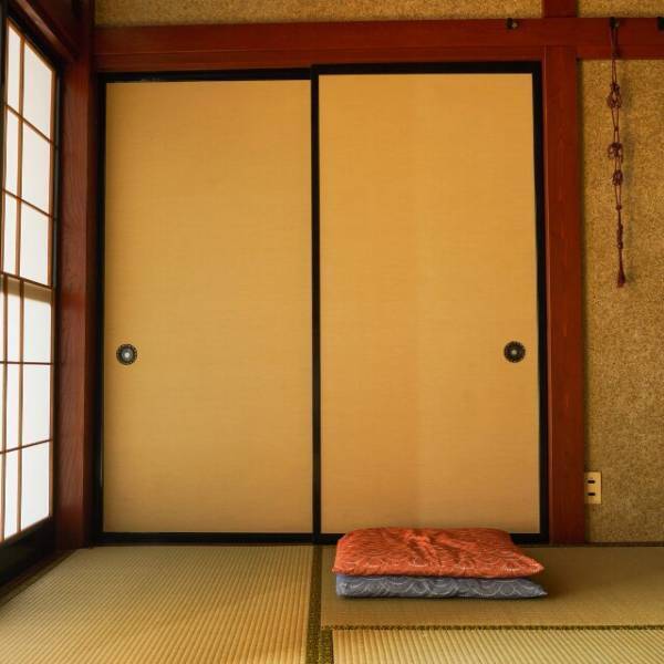 禁断の押し入れを開けた孫…「え、なにこれ？」謎のビンに困惑⇒手に取ってみた結果…「やだ！気持ち悪い！」