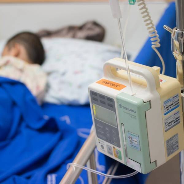 職場で…「子どもが入院しました」”4日間”の休みを伝えると⇒店長「許可します。でも…」続けた言葉に私「へ？」