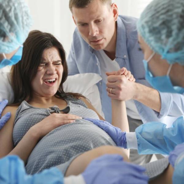 切迫早産で入院中の妻「早く病院きて！」夫「俺を利用するな」断固拒否した夫だったが…⇒”まさかの事態”に青ざめる