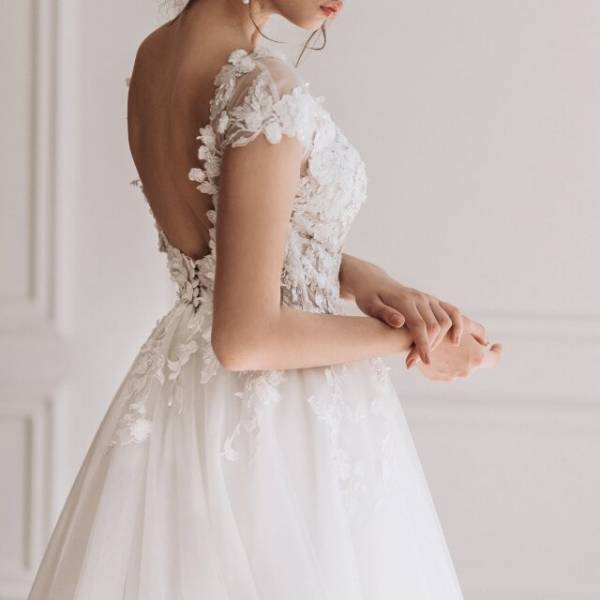 「陰キャラと結婚なんて無理」結婚式をドタキャンされた1年後…元カノ「元気にしてる？」突然連絡がきた理由にゾッ…