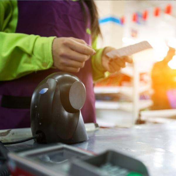 客「箸を”10本”くれ」店員「そんなに！？」横柄な客。しかし、店員の”1つの質問”に客「…は？」