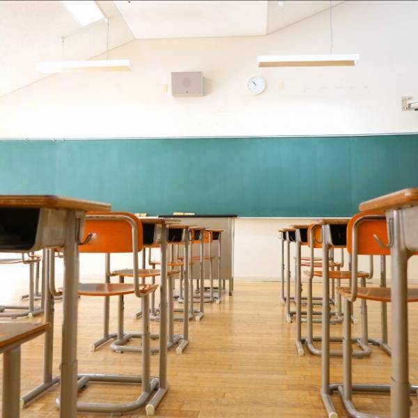 PTA役員「息子を贔屓しろ！」教師「え…」無理難題を押しつけるモンスターペアレントだったが…⇒1週間後、教師の【正体】に「へ？」