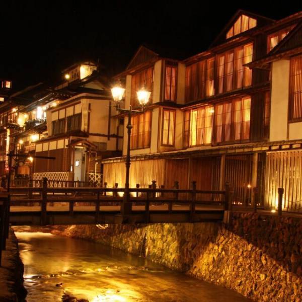 「この旅館行きたい♡」「予約したよ」当日、夫不在のまま旅行を楽しむ妻だが…→夫「カードとめといたから」妻「えっ」