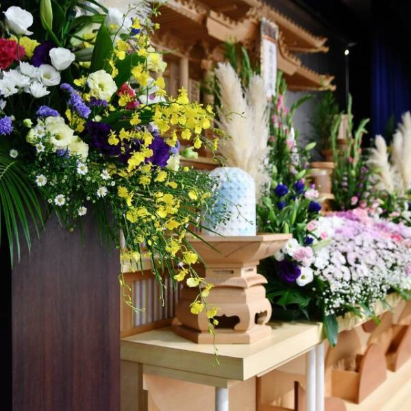 母が他界し…『120万円』の葬儀プランを見た息子「もっと安く済む方法ないの？」当日⇒参列者の”耳を疑う言葉”に愕然！？