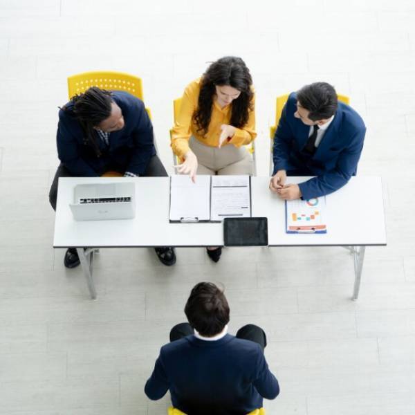 企業の面接で知り合った同期「人事なんて人を見抜く力ない（笑）」私「すごい…」⇒しかし『続けて放った言葉』に同期「へ？」