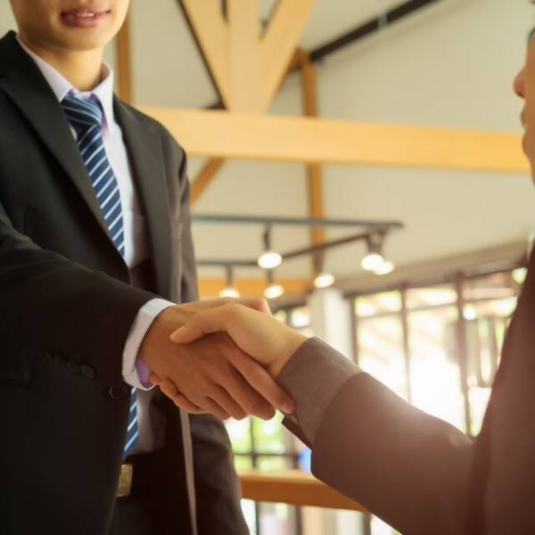 父「お前が娘の彼氏か」彼氏「はい」初めて”言葉”を交わした2人の様子がおかしく…「え？」この後⇒彼氏の”一言”に驚愕！