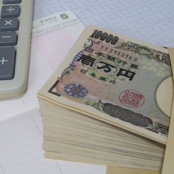 夫の葬式後…親戚「お金貸してください」「150万円で大丈夫です」渋々貸すと…半年後⇒「実は…」続けた言葉に「え？」