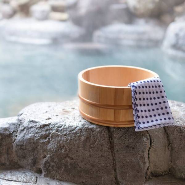 夫抜きで温泉旅行へ。しかし2日後…「いつものカードが使えない！」夫に連絡するも⇒「ああ…」まさかの返答に妻「へ？」