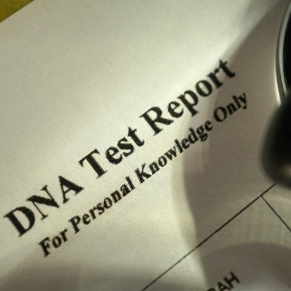 父の死後…タンスに隠された『DNA鑑定書』を発見！？「叔母さん知ってたの…？」「知らない！」”衝撃的な内容”に一同騒然…