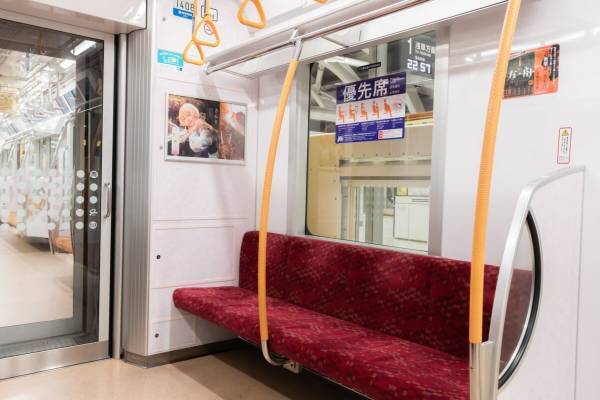 電車で…『妊婦を突き飛ばし』席を奪った男！？「うるせえ何様だよ！」しかし数時間後⇒”まさかの場所”で再会し…男は絶体絶命！？