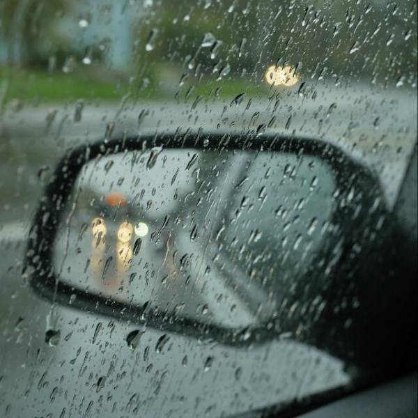 高速道路で…大型トラックが『クラクション』を連打！？接近してきた直後⇒友人「一旦車をとめよう」まさかの事態に発展！？